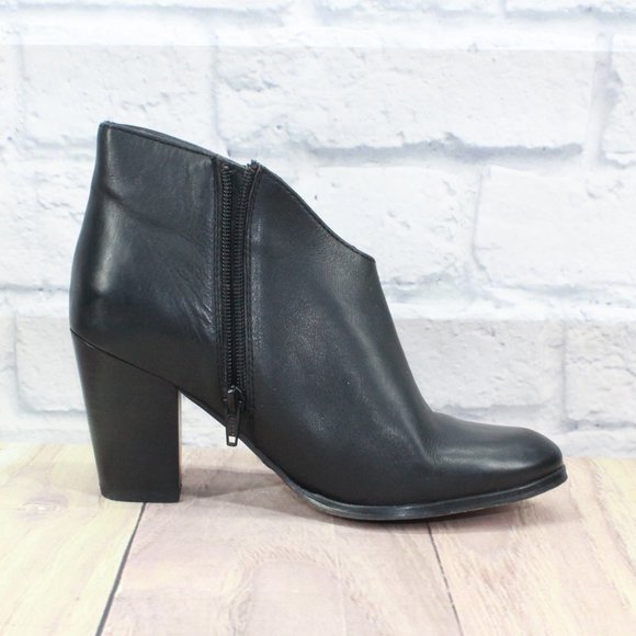 SEYCHELLES Women's Black Leather Zip Ankle Boots Booties Size 8.5 - Picture 2 of 10